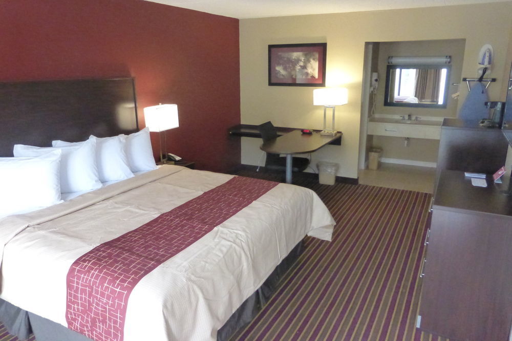 Red Roof Hotel 2*